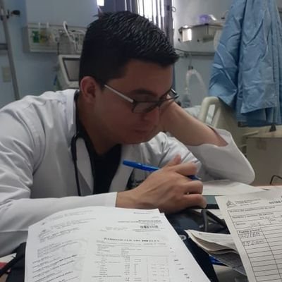 Médico Especialista en Ginecología y Obstetricia