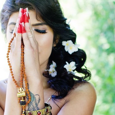 AnnuGaidhu's profile picture. ૐ living yog | on & off the mat • Child & Youth Practitioner • Yoga Educator, eryт • Miss India Canada 2014 • sharing my #yogshakti