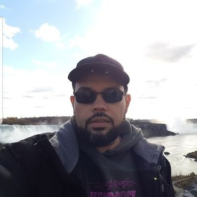 Ingeniero Industrial, Cantante Aficionado y Empresario