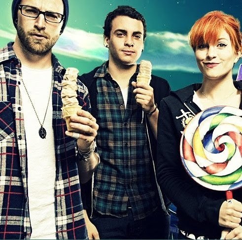 Fã Clube dedicado a melhor banda do mundo, @Paramore s2'
Since: 20/02/2011 
Moderadoras: Amanda e Luiza.