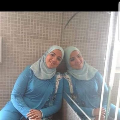 مرشده سياحيه مخرجه افلام وثائقيه وسمساره في البورصه والعقارات والتأمين على الحياه