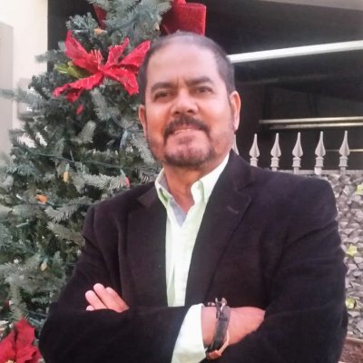 Periodista que vive con completa pasión su profesión, con enormes deseos de seguir aprendiendo y utilizar estas nuevas formas de comunicación masivas