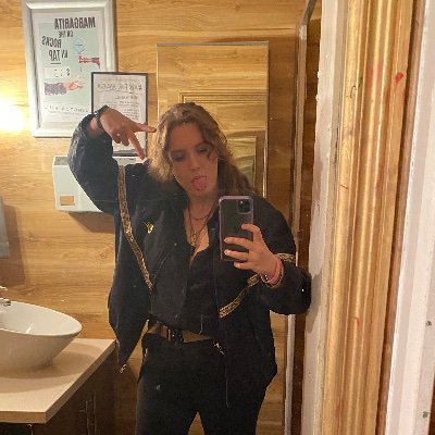 definit49034682's profile picture. it is what it is til it ain’t