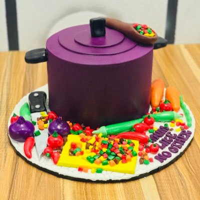 feaziebakes_'s profile picture. Best cake plug in Ilorin, kindly click the link below to place your order. We bake the difference.