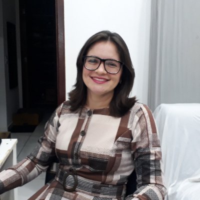 Intérprete de Libras, Nerd com orgulho. Meio intelectual. Micreira Assumida. Suporte oficial dos amigos. Apaixonada por gatos. Daqui do Sul do Mundo.