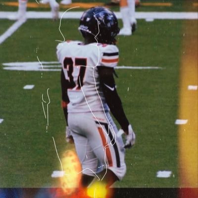 officialLarryjr's profile picture. God is #1 ,class of 2021👨🏿‍🎓, NCHS🏈 2019 Track&field State Champ 🥇,4.50 40 yd.,Safety❌⚠️, 3.4gpa , 5’8 192 lbs, 2019 MIC 🏆⭐️lboogy2003@gmail.com