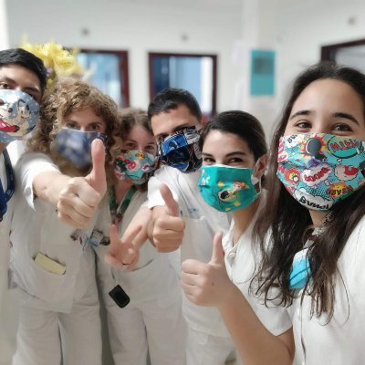 Costureras solidarias de Madrid unidas ante la necesidad de ayudar elaborando mascarillas llenas de fuerza y de cariño para proteger a quien más lo necesitan