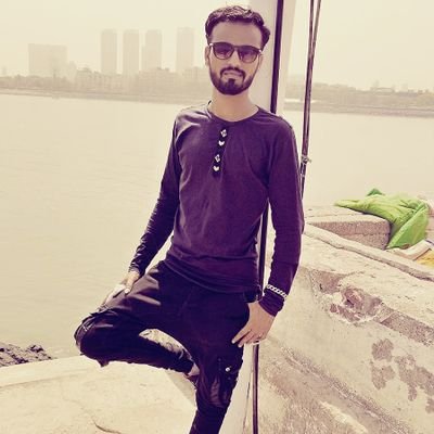me uska kabhi nahe hota jo har kesi ka ho jaye