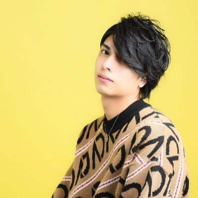 ・新宿歌舞伎町ホストクラブATOM-Tokyo- ・【japan 🇯🇵x peru🇵🇪】 ・181cm,64kg ・歌舞伎町のアレクサンダー ・サッカー ・ミニチュアシュナウザーのチロルを愛しています🐶