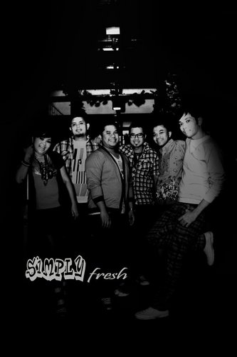 SimplyFresh_SF's profile picture. as fun as Simple Friends which live in music and grown with melody #SimplyFreshBand #FunWithUs | cp: 081511620194 @OvArtha