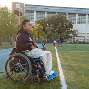 吹田RS→常翔学園→摂南→同志社25歳。大学院に通う車椅子に乗ったラガーマン♿️🏉 2013年8月、 高校1年生の時にラグビーの練習中に首の骨を脱臼骨折し、脊髄損傷(C4,C5)を負って車椅子ユーザーになりました。WheelchairRuggermanとして【車椅子の生活に関する様々な情報】をYouTubeにて発信中