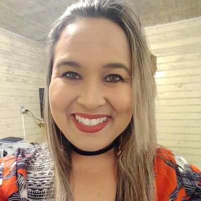 Gaúcha, Gremista, Mãe, apaixonada por música, amoo cantar