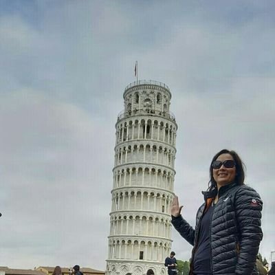 Me encanta viajar , el mar ,la comida italiana , amo la risa, perros y vivir como si cada día fuera el último. Docente , Psicóloga .