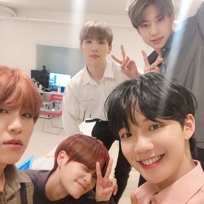 AB6IX 총공계입니다 많은 팔로우 부탁드립니다.