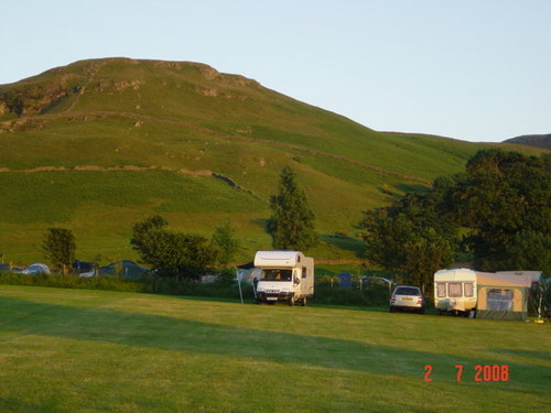 Exceptional panoramic views of surrounding fells,the campsite looks down towards Derwent Water and in the distance Bassenthwaite Lake. 25 min walk to Keswick.