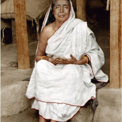Child of Shree Saaradaamaataa and Shree Raamakrishna.Poet. Devoted to Ishta,Gurumaataa Sree Archanapurymaa, Durgamaa, Maadhavimaa. SanaatanDharmaSenaanee.