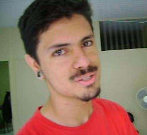 Sou tatuador, piercer, adoro música (rock), e quero amigos de verdade. Haribol!