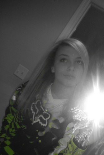 I'm Amber Nicole Johnson, i live in lebanon Ohio, I am a cheerleader and I love justin bieber3