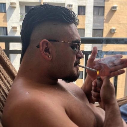 O rei das latadas,
cara que mostrou a bunda na litorânea
Insta: guilherme_csampaioo
