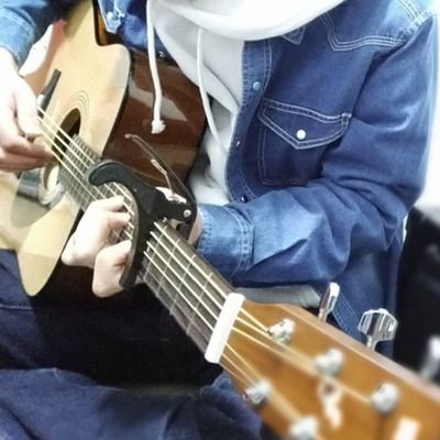 24│ギター弾いたり旅したりする一般人│小説→https://t.co/CAsS1mMSRw│ブログ→https://t.co/NuN51MLhKK