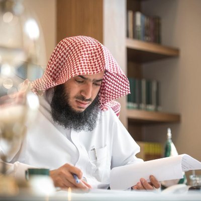 محامي - محكم - مستشار قانوني