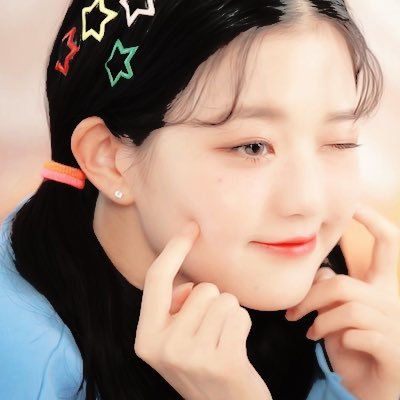 ㅤㅤ✰ 、 장원영 。 ╱ 𝐛𝐮𝐛𝐛𝐥𝐲 𝐲𝐞𝐭 𝐬𝐚𝐯𝐚𝐠e baby that raised on 2OO4. 그들은 나를 그룹의 거대한 막내라고 불렀다.