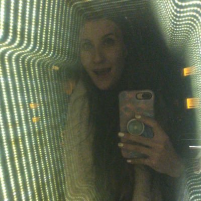 laycehebe's profile picture. time traveler 🛸