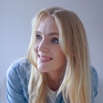 ZoeByDesign's profile picture. Freelance Graphic Designer 👩‍💻