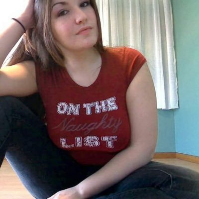 I’m Evelyn 28 years old and I’m single Have attend some college, looking forward to have a great work and be self independent Love movies, beach, and club