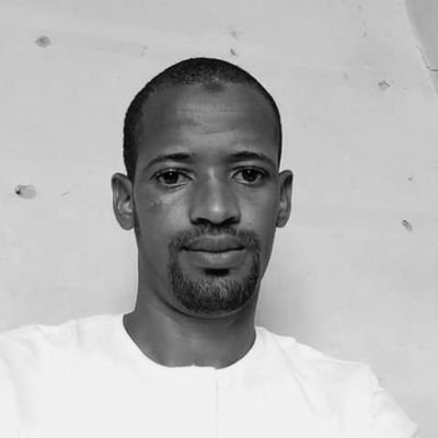 Fulfulde Translator, voice over artist, & more ∥ Poet ∥ Linguist || Herder || Farmer || Journalist || Husband ||
Co-founder, and CEO; @SakiraabeMedia, @Pottalng