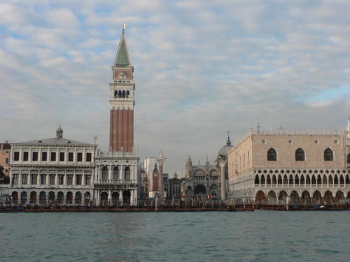 Website for anyone who loves Venice, Venezia, La Serenissima ...  http://t.co/qcv3l3STXj