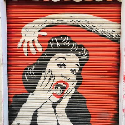 EmilieTut's profile picture. Citoyenne humaniste illusionnée / Music-Addict / LGBT+ Friendly / Mes tweets n'engagent que moi, et celleux qui les partagent :)