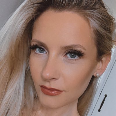 CaurenLairns's profile picture. Instagram: Laurenecx