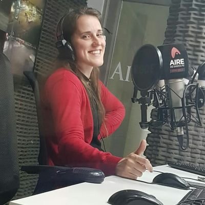 Licenciada en Comunicación Social UNER
-
un buen mate amargo y un par de auriculares - feliz
🎧🎙😊📻🎬📚📄🗞