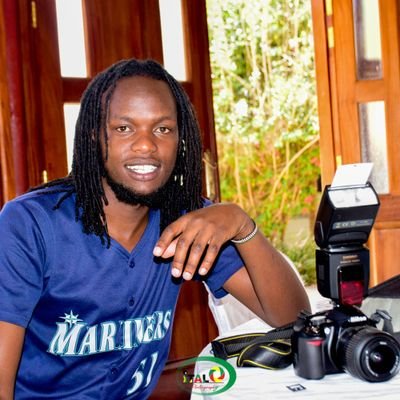 Photographer I Graphic Designer I Rastaman in a Prankhood.
Keep it ITAL