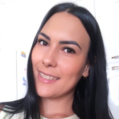 MarcelePengo's profile picture. O simples fato de sorrir torna você especial, porque você mostra os todos quem você realmente é no seu momento mais belo.❤️