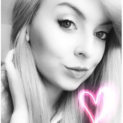 JustJunelle95's profile picture. 25, UK Based 🌍 Retail therapy is my kind of therapy 🛍