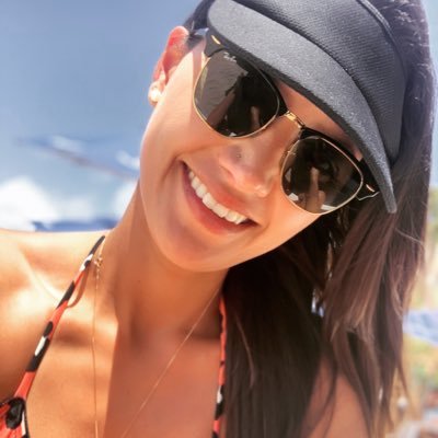 PaulaFlaga's profile picture. ' O riso é eterno. A imaginação não tem idade. E os sonhos são para sempre ! ' #WaltDisney =))