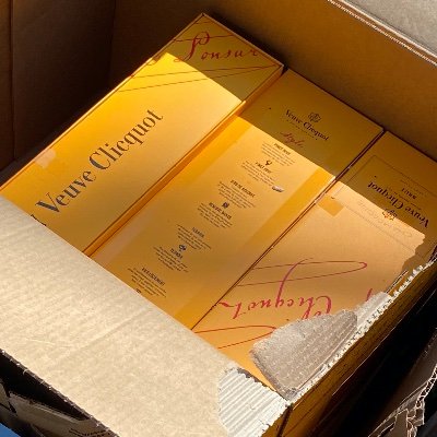 MnuchinsT's profile picture. A weekly photo of Steve Mnuchin's trash. 
Yup, he (and when I say 'He' I mean the help) puts his trash on the street just like the rest of us.