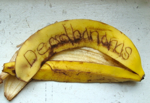 Dedicated to documenting the alarming number of banana peels found dead or abandoned on the streets of America(and even some around the world).
