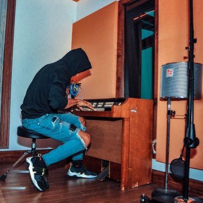Music Producers / Writer & Engineer Beatzakademyinc@gmail.com