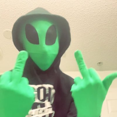 Hottest rapper under the firmament 👽🖖🏾 @EQDistro Recording Extrodinaire ❗Big BOS 🔱👽 https://t.co/2TpjSmeLYc