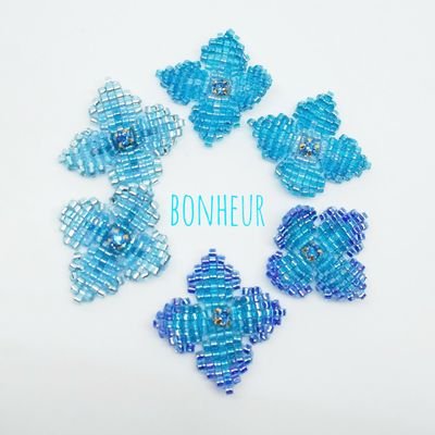 bonheurとは、フランス語で幸福の意味。 作品ひとつひとつをみなさんに気に入って、少しでも幸せを感じていただけたら幸いです。 
委託販売　二子玉川 cucirina!
　　