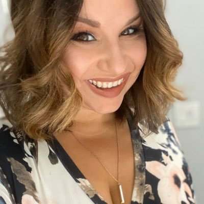 Sarahsbrides's profile picture. Wifey 1️⃣9️⃣9️⃣8️⃣ Bridal Manager 👰🏻 Proud Mother of thespians 🎭