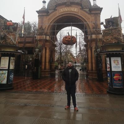 Halloween2009So's profile picture. If in doubt make a dick joke