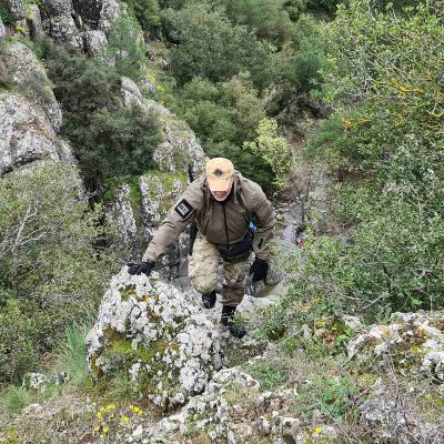 Προσπαθώ να είμαι πάντα χρήσιμος.
Έλληνας-Ορθόδοξος Χριστιανός.
Οικογενειάρχης-Πολύτεκνος.
Πολίτης-Οπλίτης.
Φιλελεύθερος-Δεξιός.