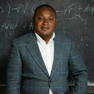 Énarque RDCongo
Analyste politique, Expert en communication digitale et en gouvernance, Doctorant (Université de Lubumbashi &  Panafrican University).