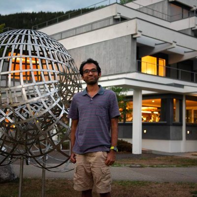 number theorist; math prof @iiscbangalore; views/likes/RTs personal.