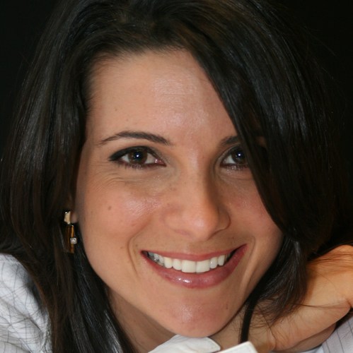 Empreendedora e escritora em desenvolvimento. Ex-vereadora,  ex-deputada federal, e ex-professora universitária. Idealista inveterada e mãe convicta sempre.