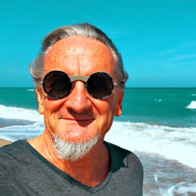 composer. author. labyrinth creator. care-giver. friend. speaks 🇺🇸🇧🇷🇫🇷